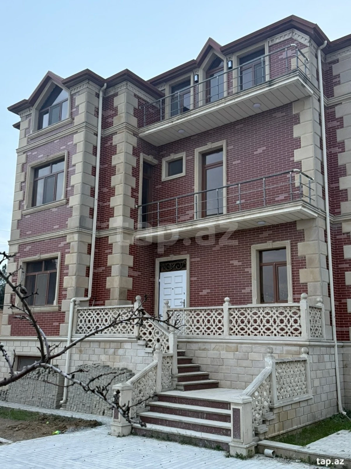 Satılır 6 otaqlı həyət evi