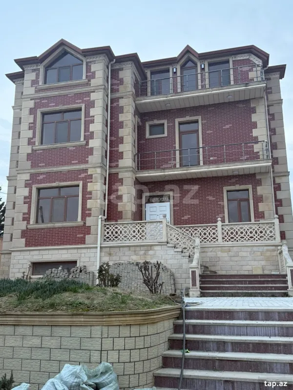 Satılır 6 otaqlı həyət evi