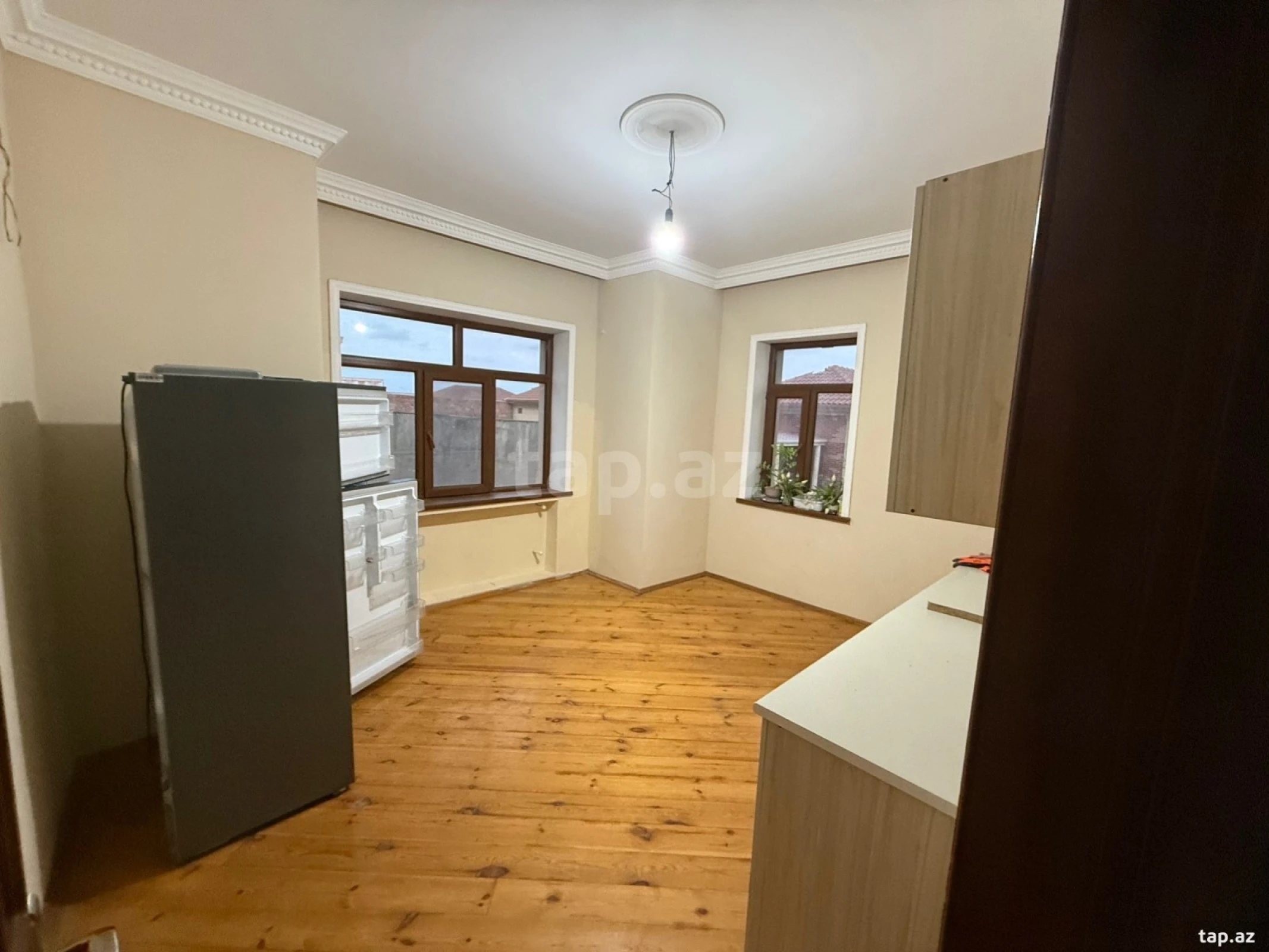 Satılır 6 otaqlı həyət evi