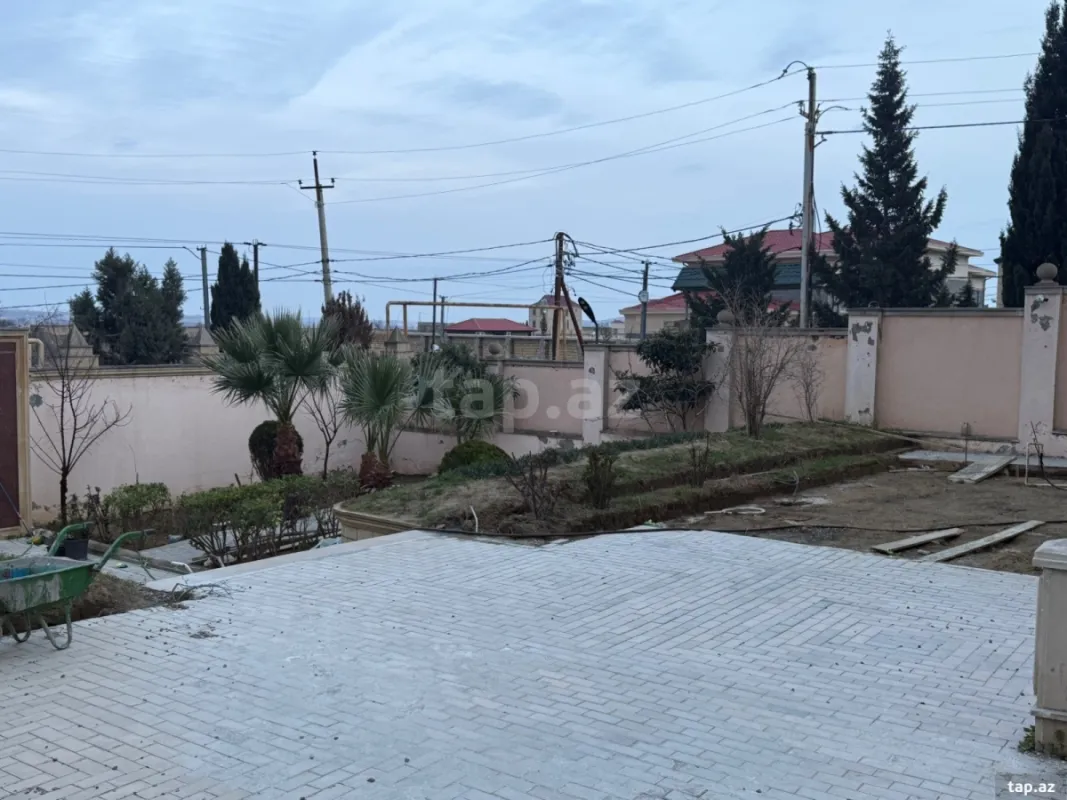 Satılır 6 otaqlı həyət evi