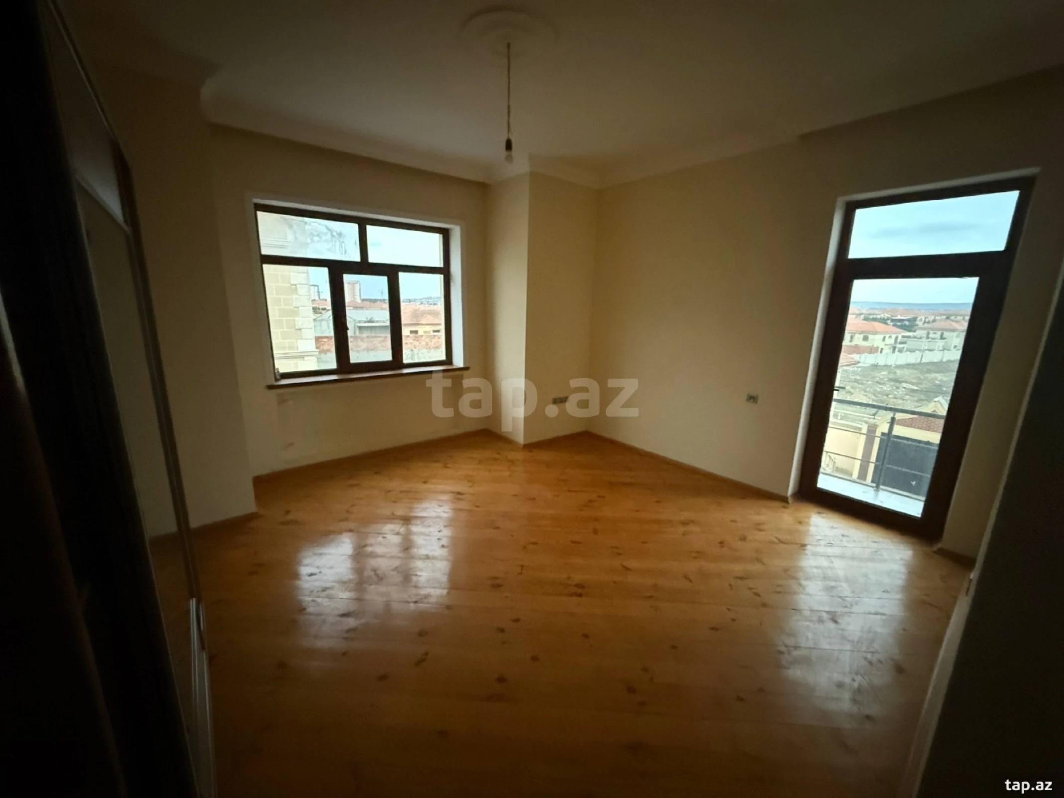 Satılır 6 otaqlı həyət evi