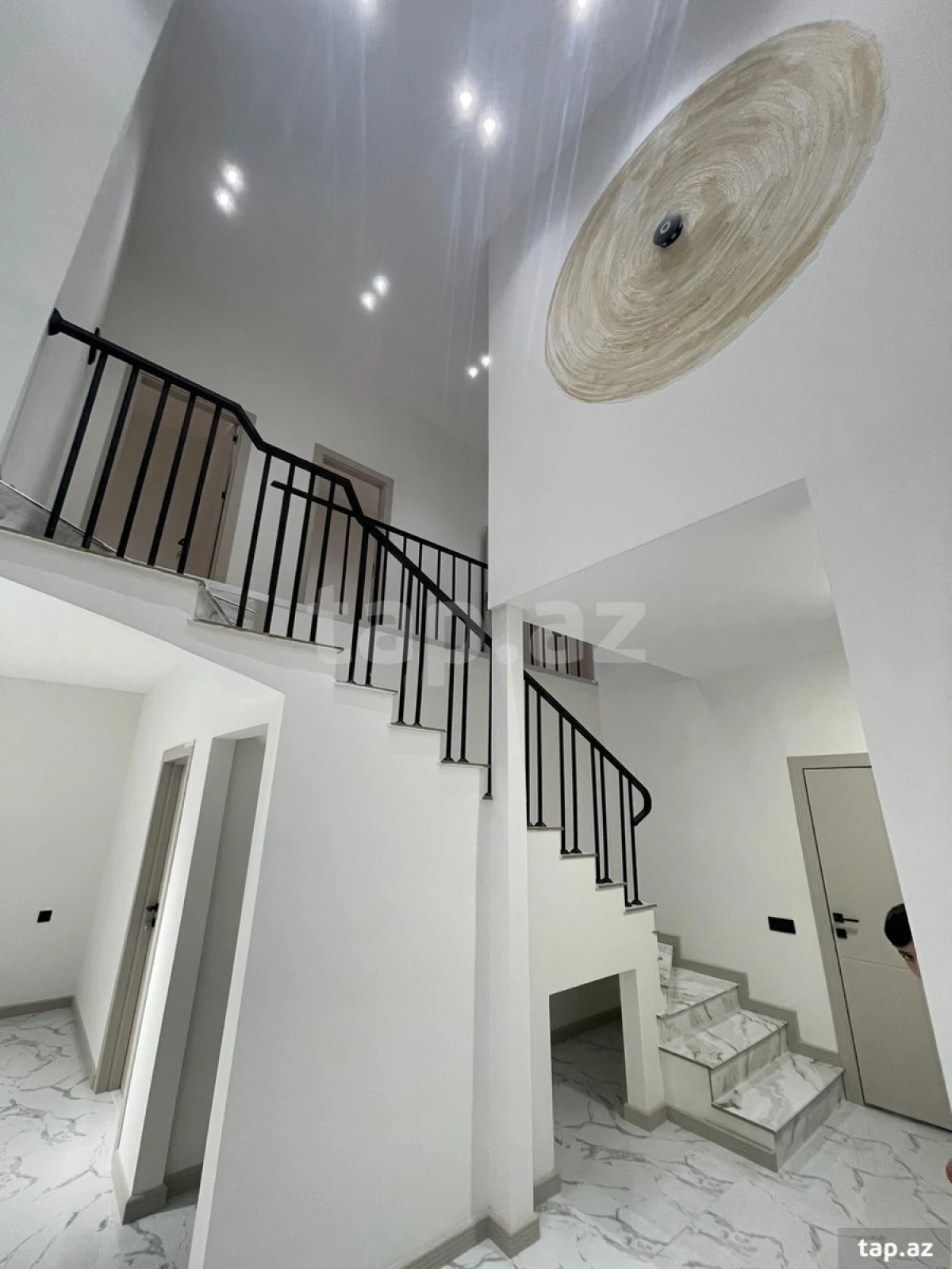 Satılır 5 otaqlı həyət evi