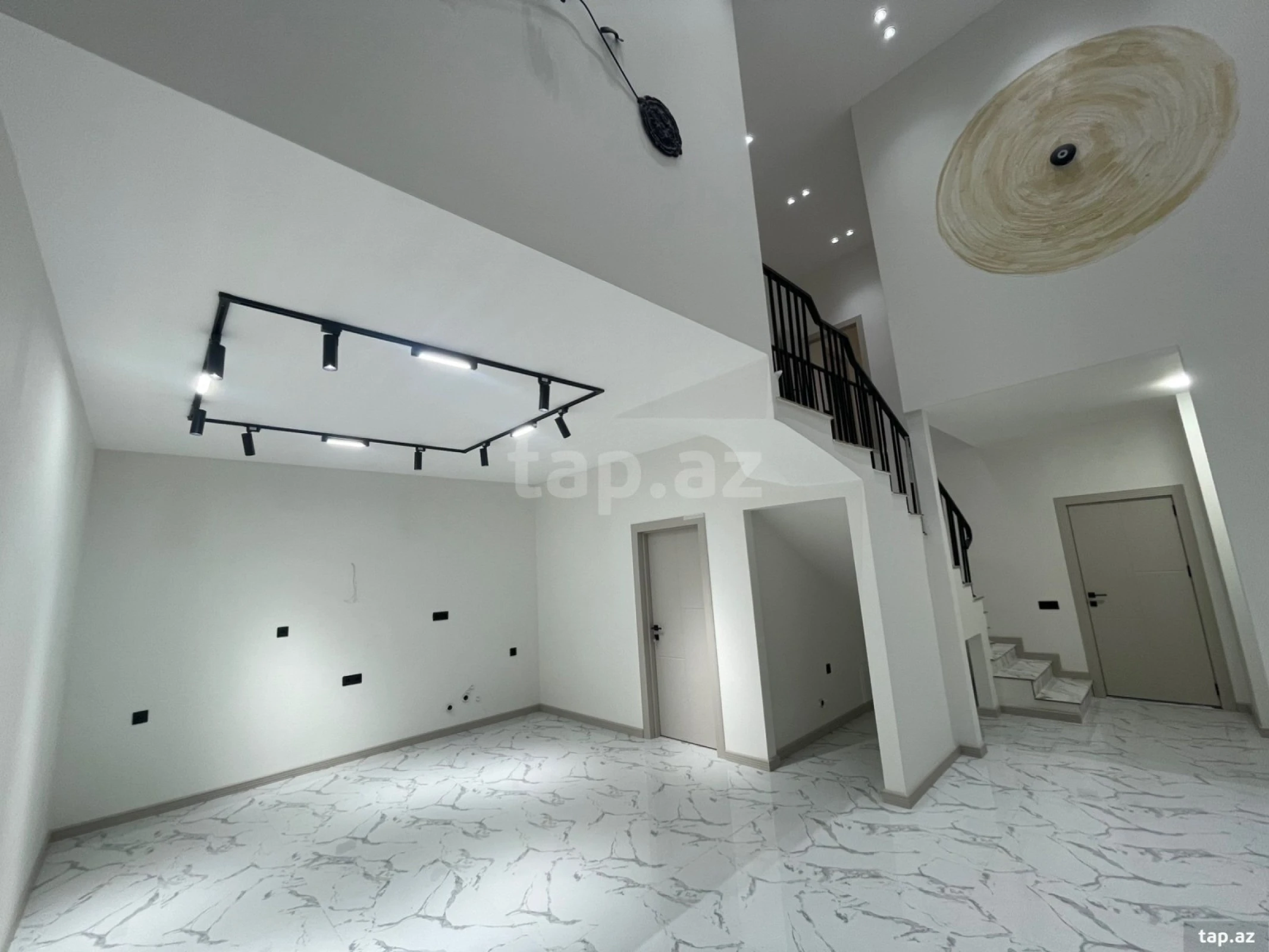 Satılır 5 otaqlı həyət evi