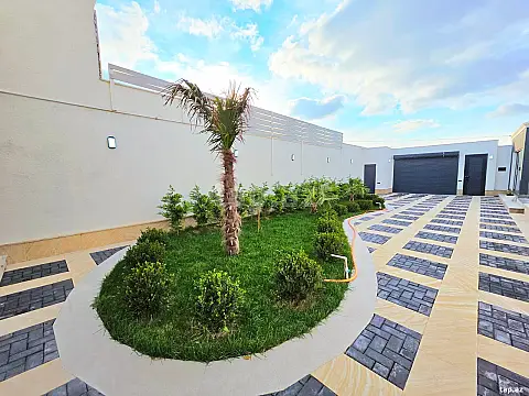 Satılır 5 otaqlı həyət evi 200 m²