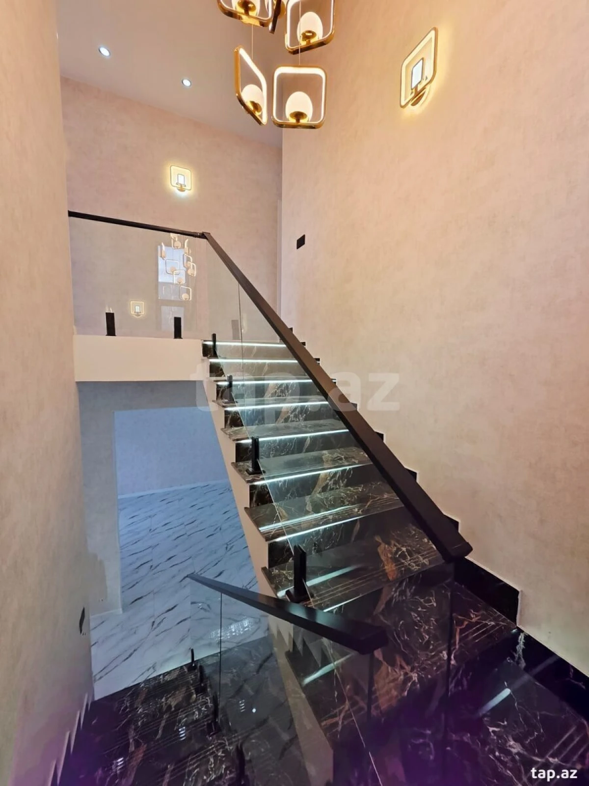 Satılır 5 otaqlı həyət evi 200 m²