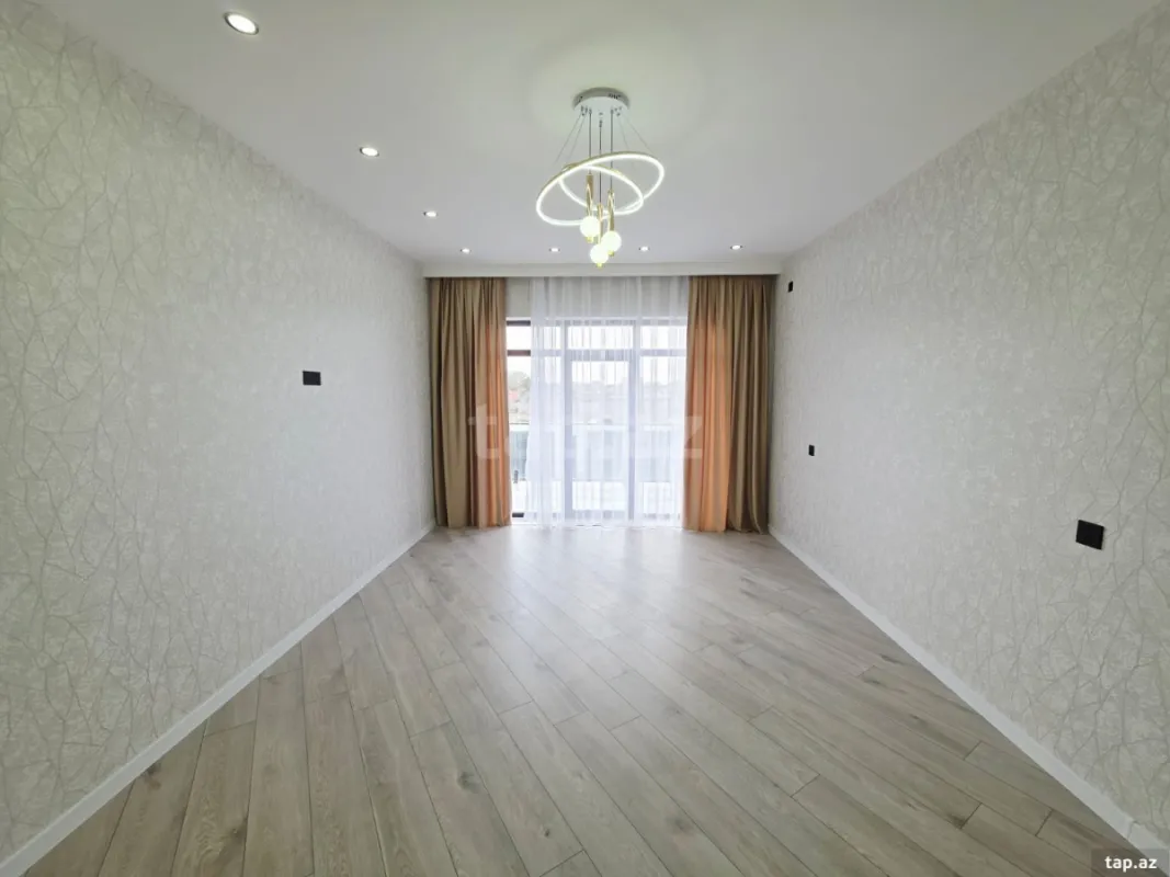 Satılır 5 otaqlı həyət evi 200 m²
