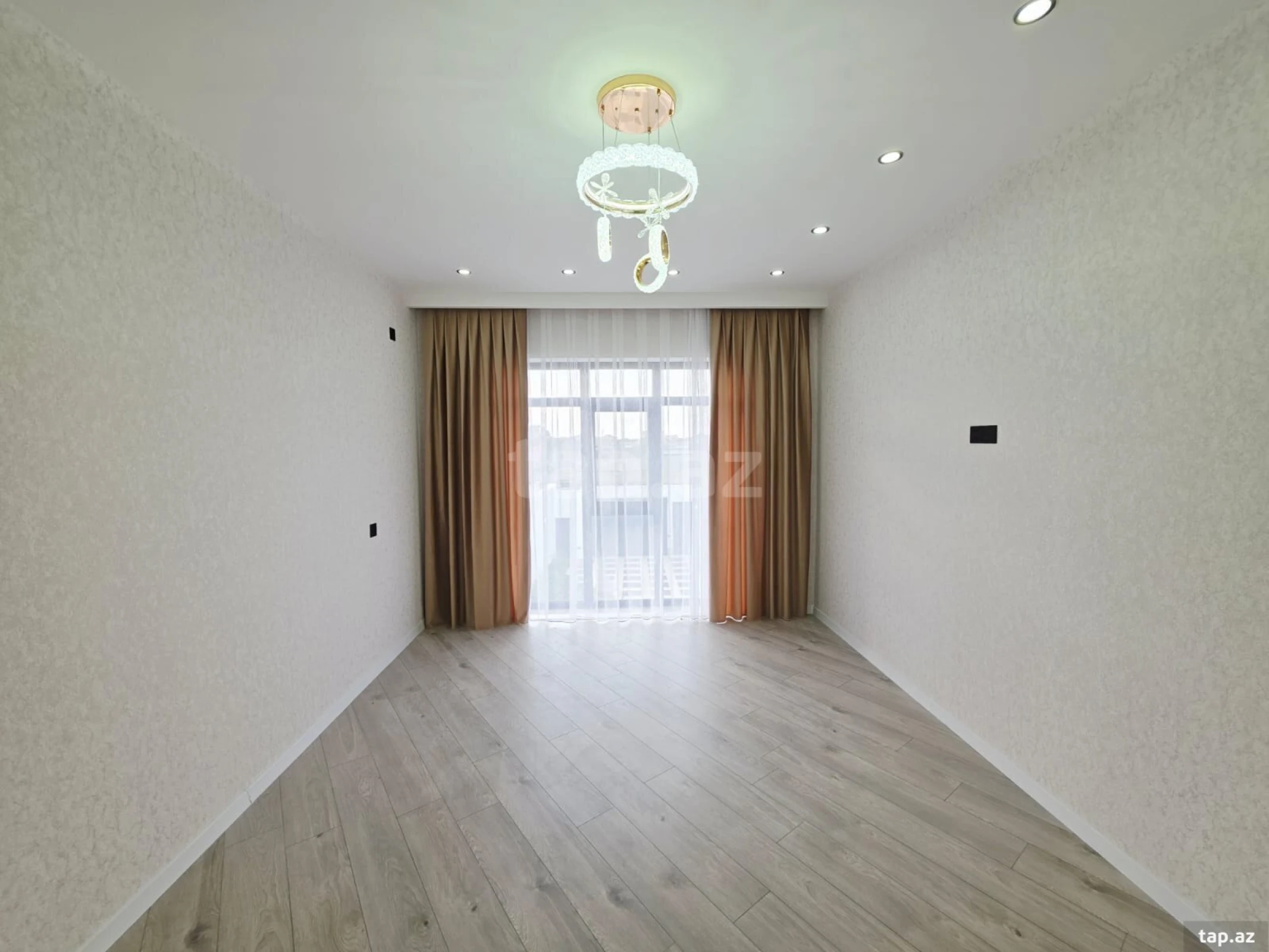 Satılır 5 otaqlı həyət evi 200 m²