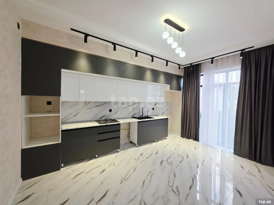 Satılır 5 otaqlı həyət evi 200 m²