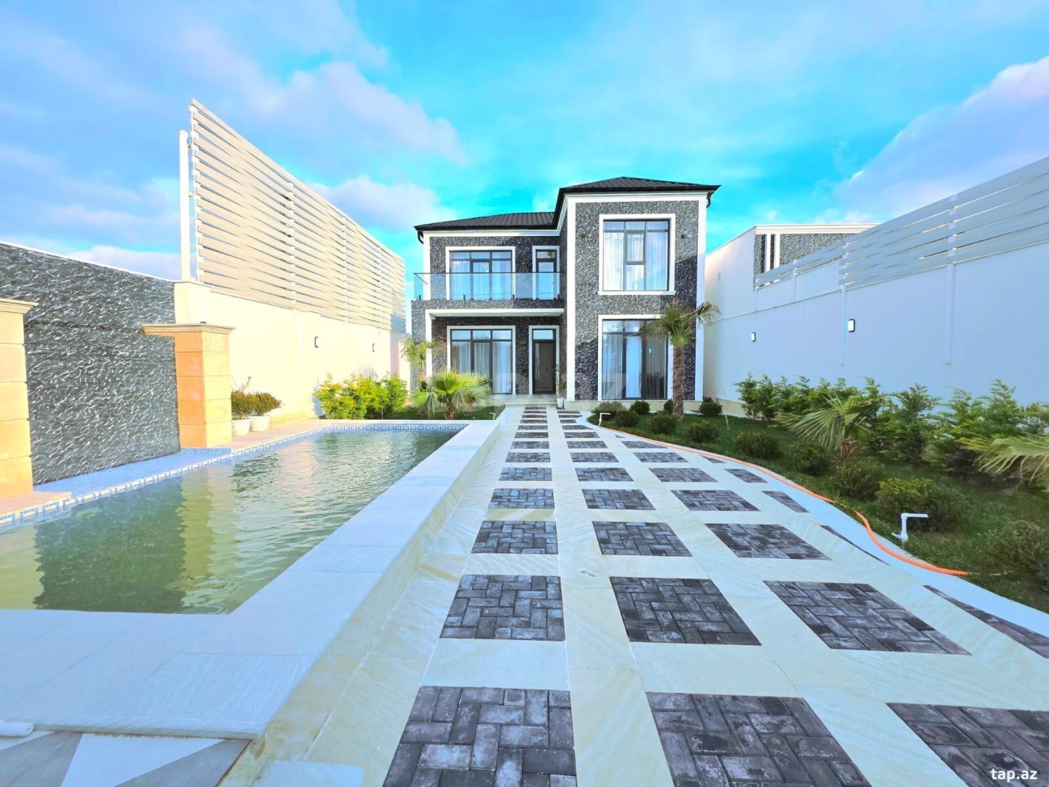 Satılır 5 otaqlı həyət evi 200 m²