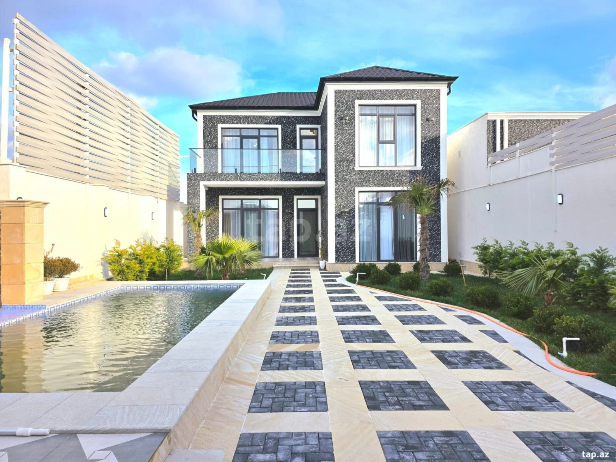 Satılır 5 otaqlı həyət evi 200 m²