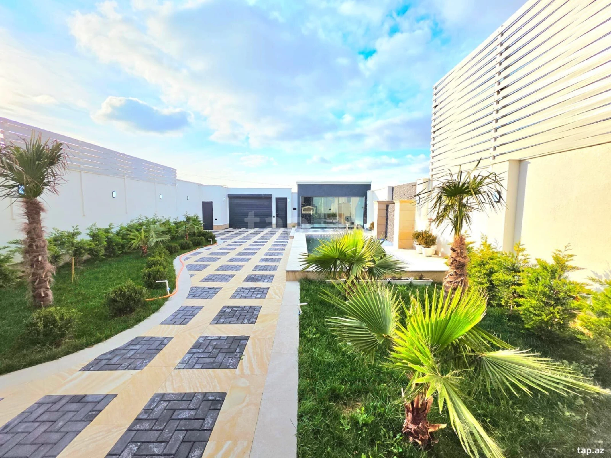 Satılır 5 otaqlı həyət evi 200 m²