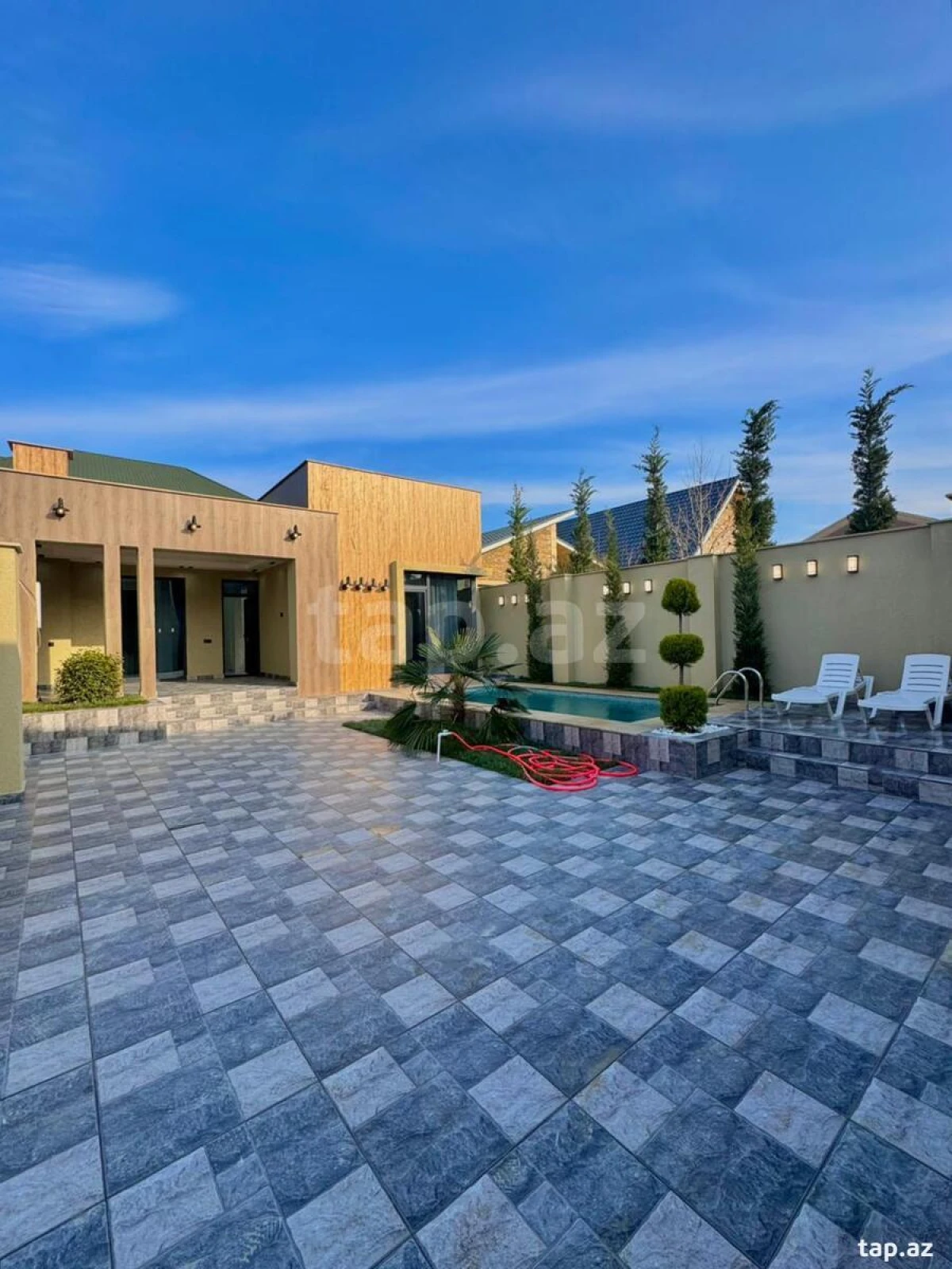 Satılır 4 otaqlı həyət evi