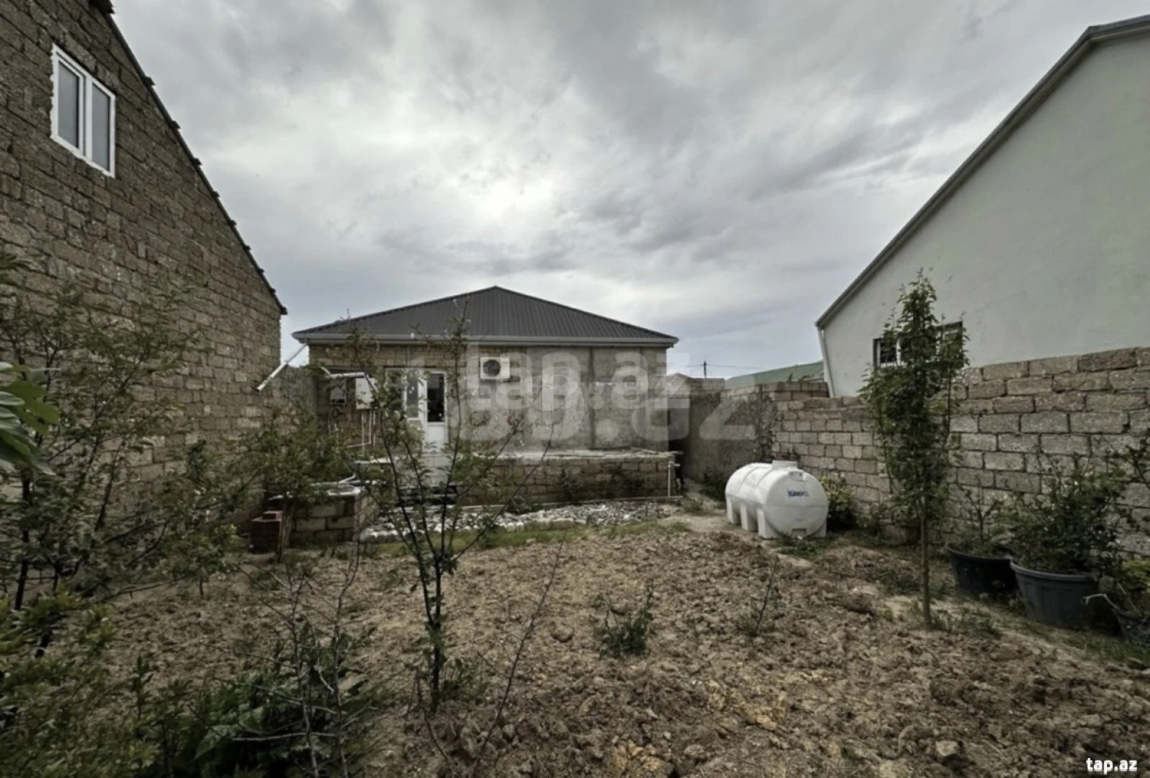 Satılır 4 otaqlı həyət evi 100 m²