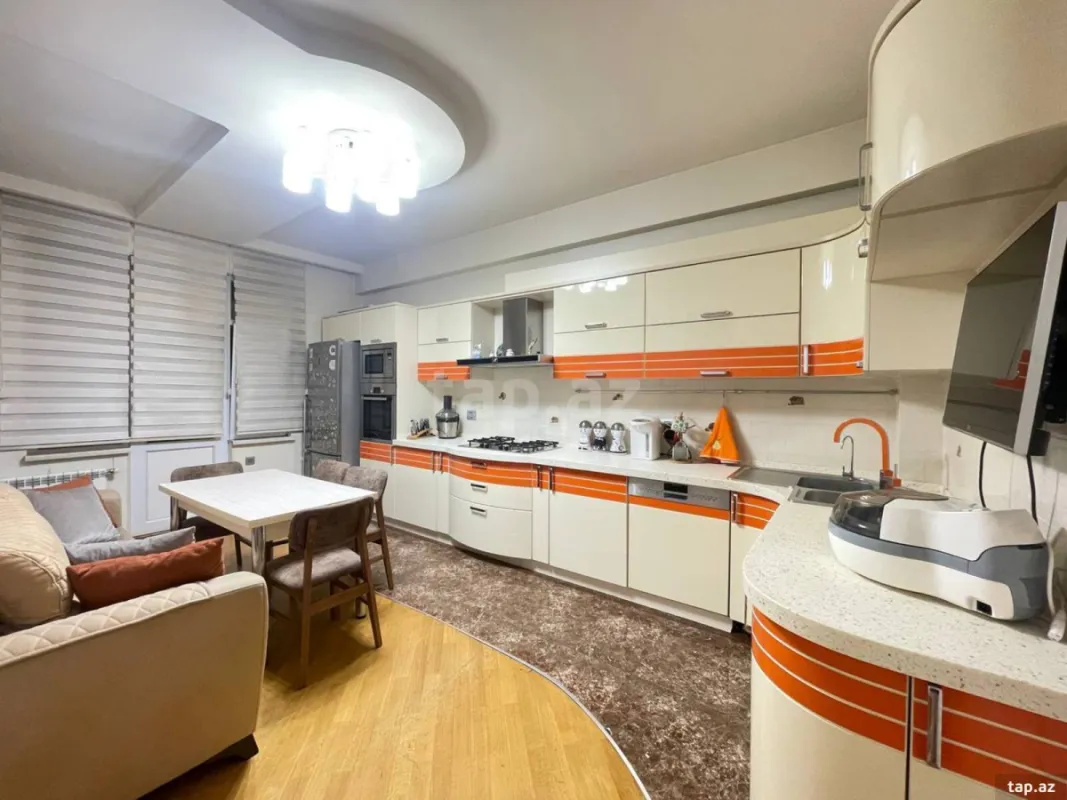 Satılır 3 otaqlı yeni tikili 140 m²