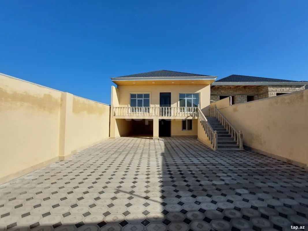 Satılır 4 otaqlı həyət evi