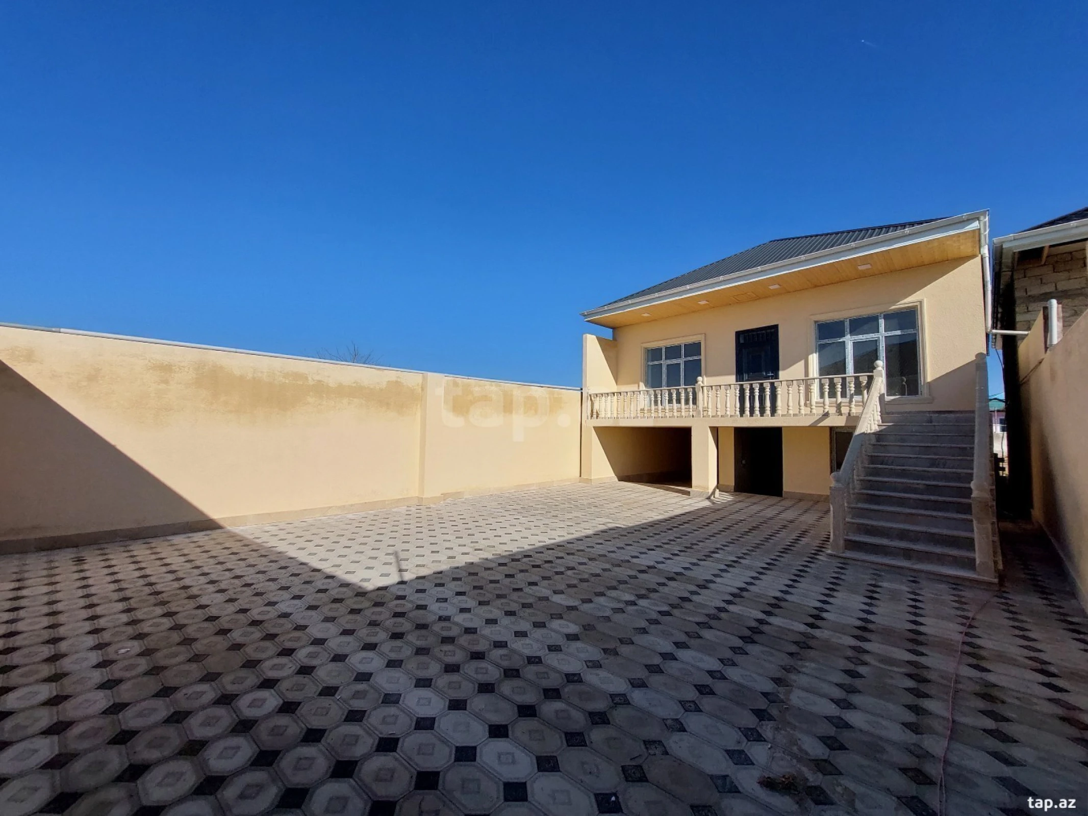 Satılır 4 otaqlı həyət evi