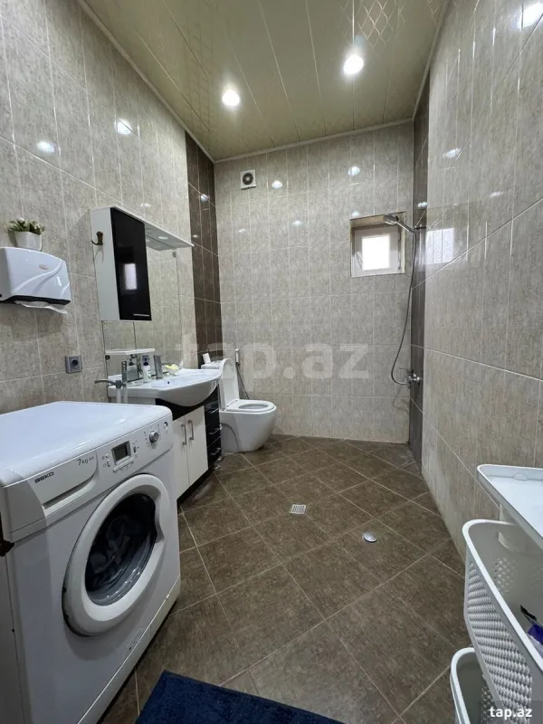 Satılır 10 otaqlı həyət evi