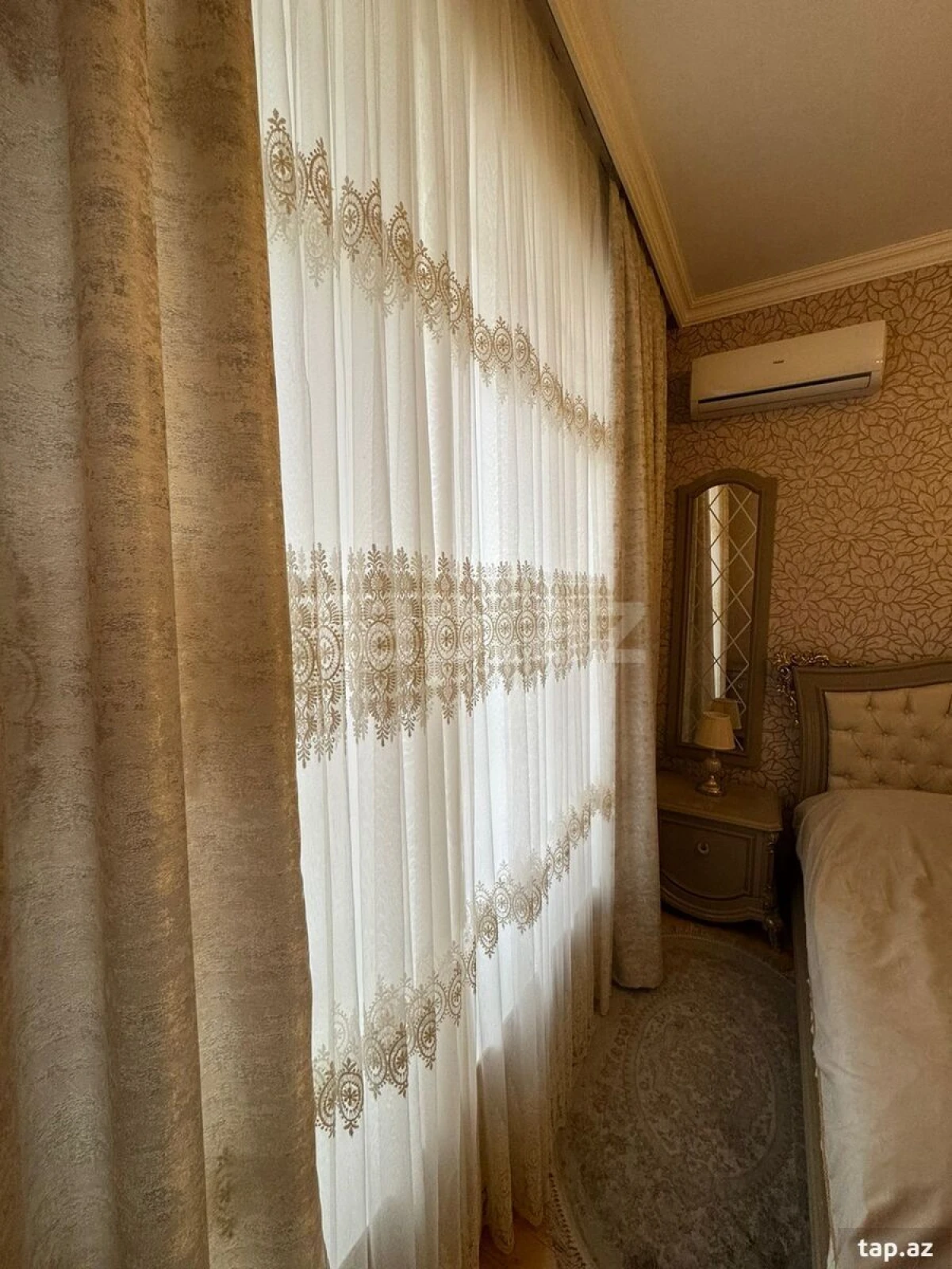 Satılır 10 otaqlı həyət evi