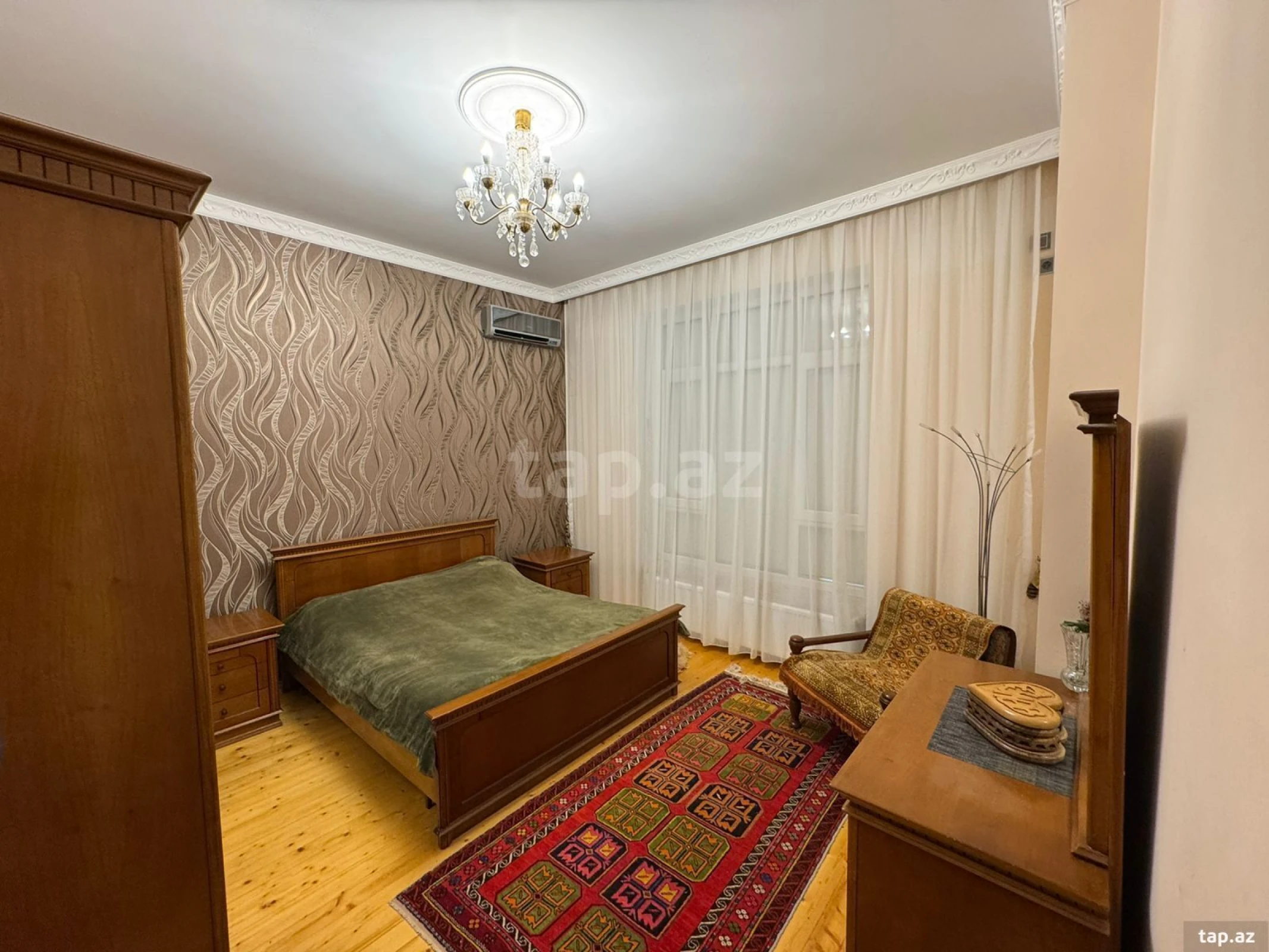 Satılır 10 otaqlı həyət evi