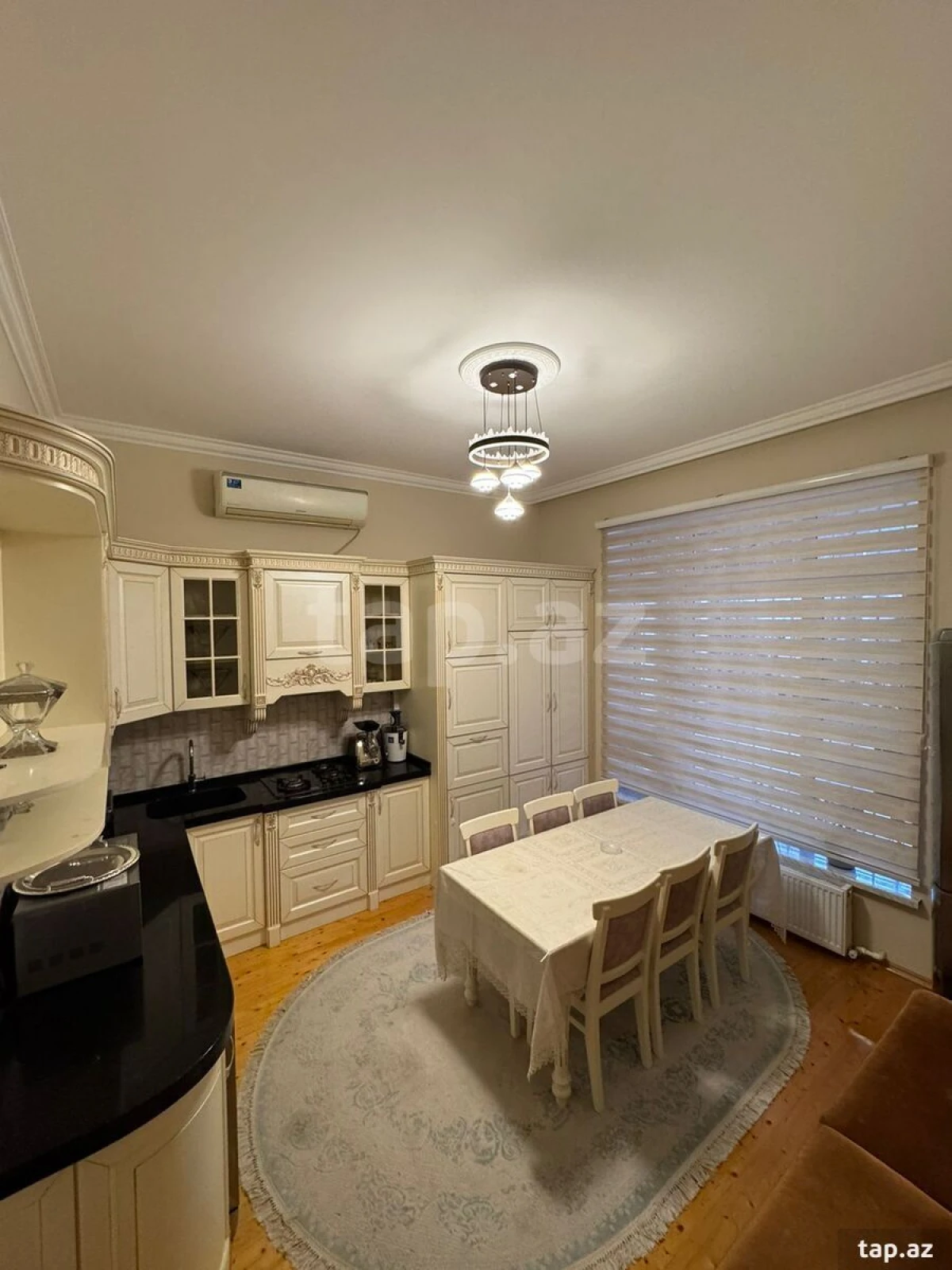 Satılır 10 otaqlı həyət evi