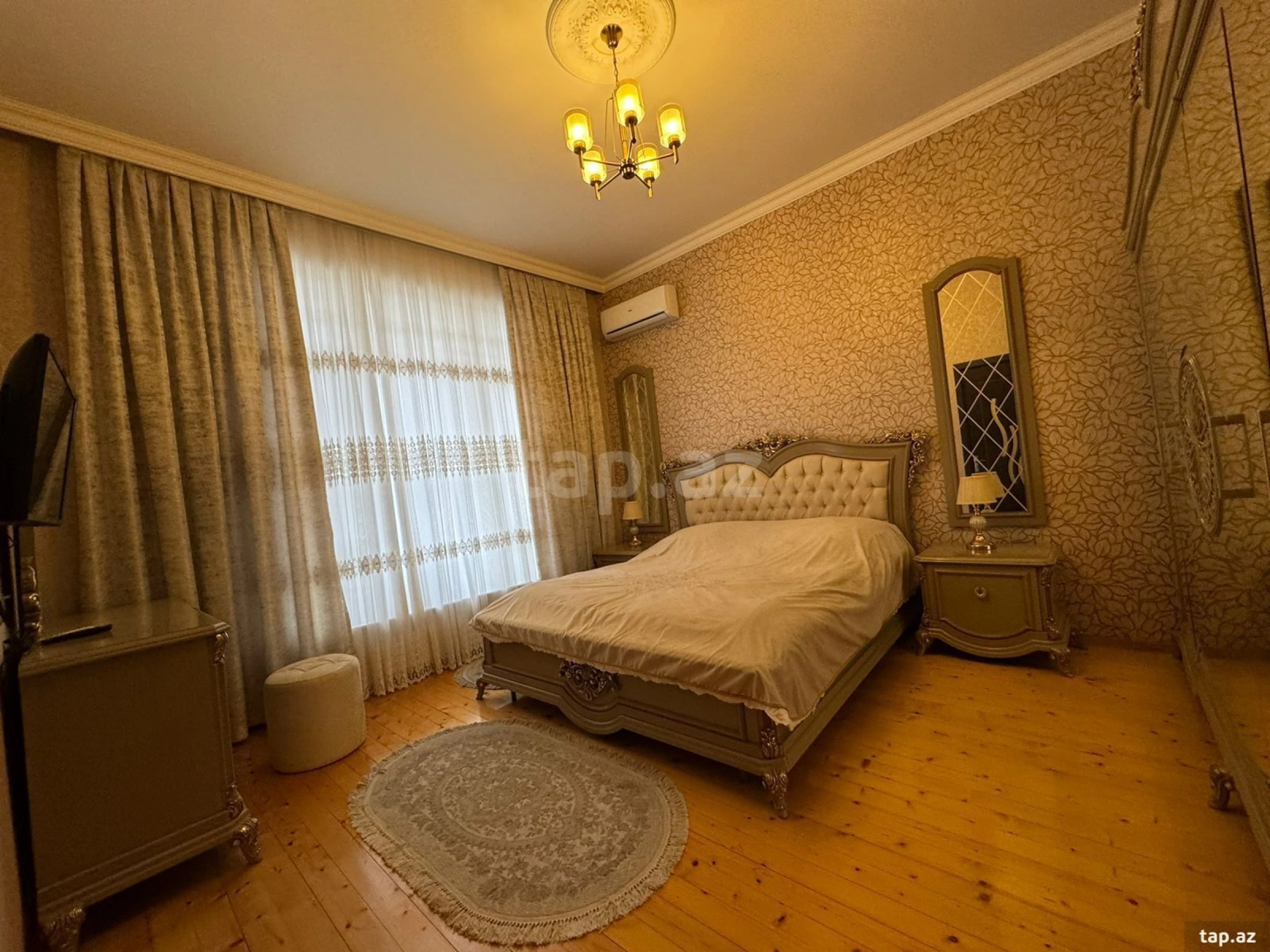 Satılır 10 otaqlı həyət evi