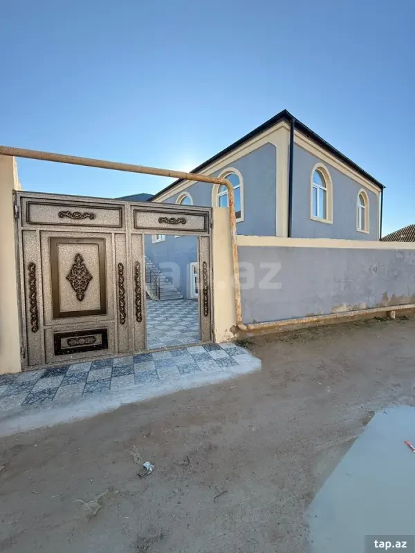 Satılır 5 otaqlı həyət evi 250 m²