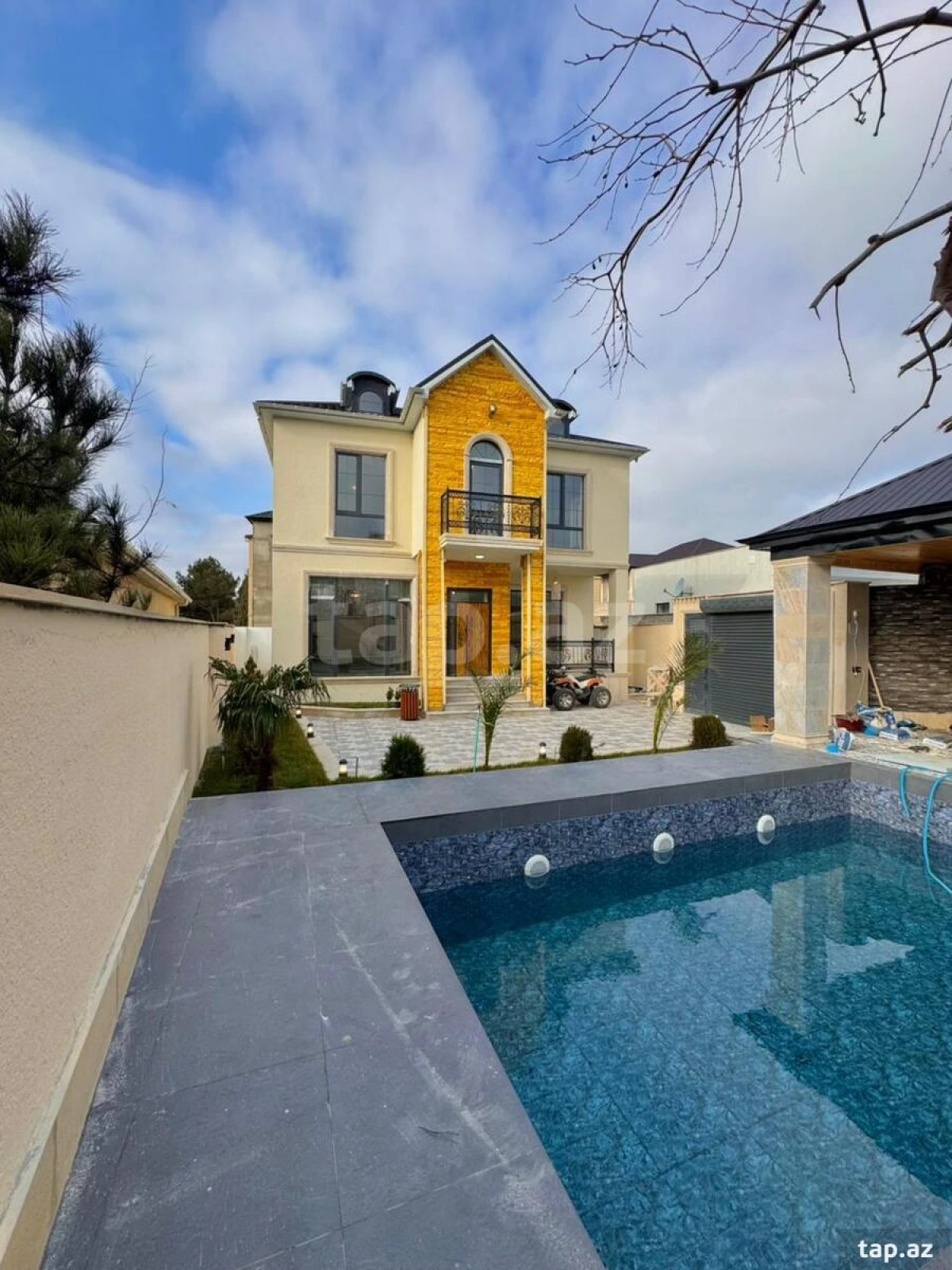 Satılır 4 otaqlı həyət evi