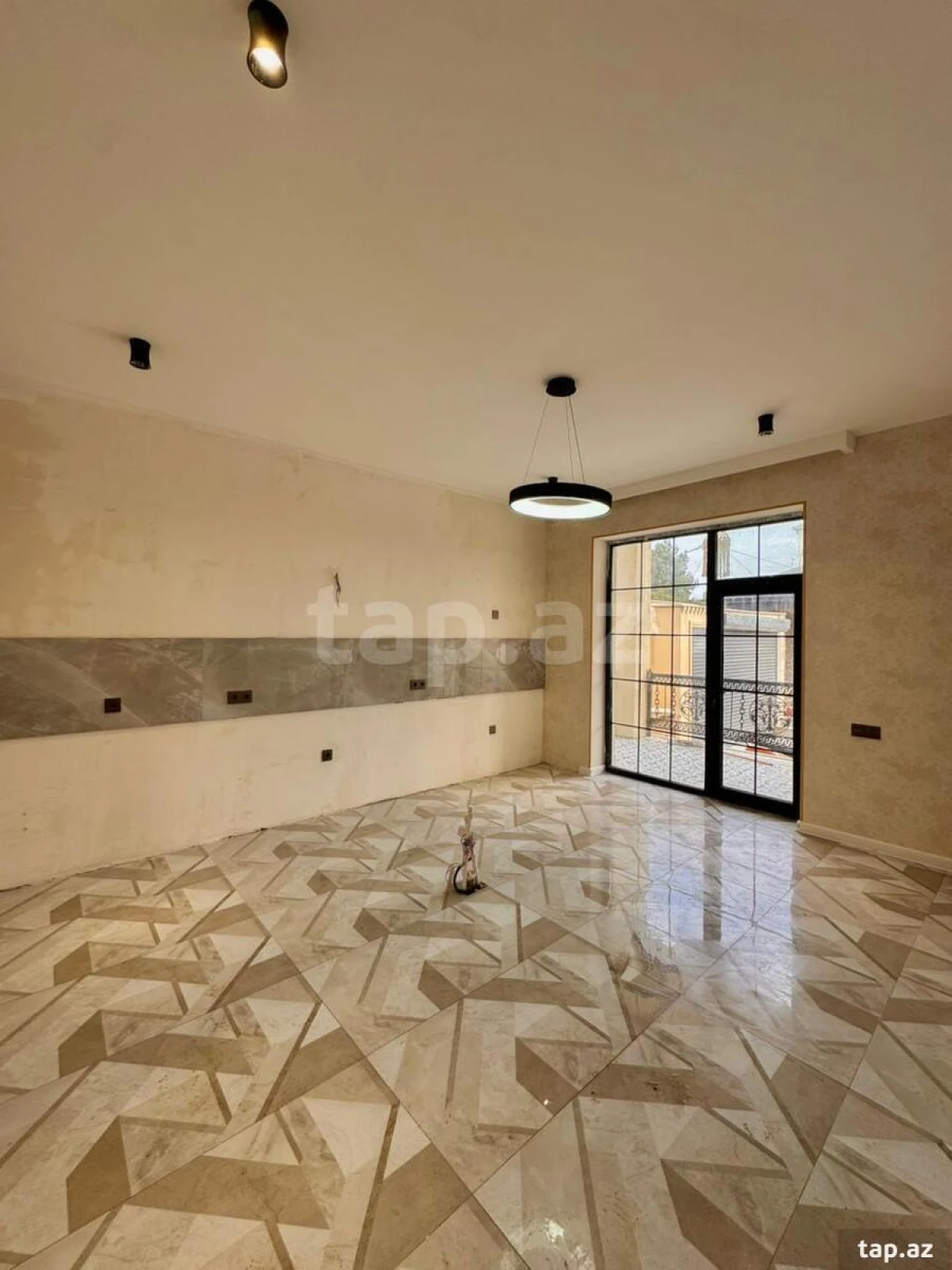 Satılır 4 otaqlı həyət evi