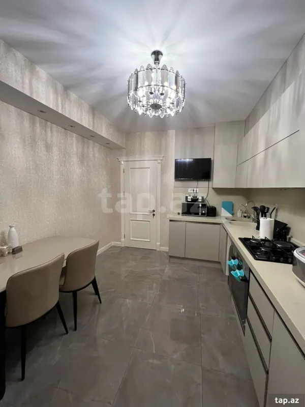 Satılır 4 otaqlı yeni tikili 150 m²