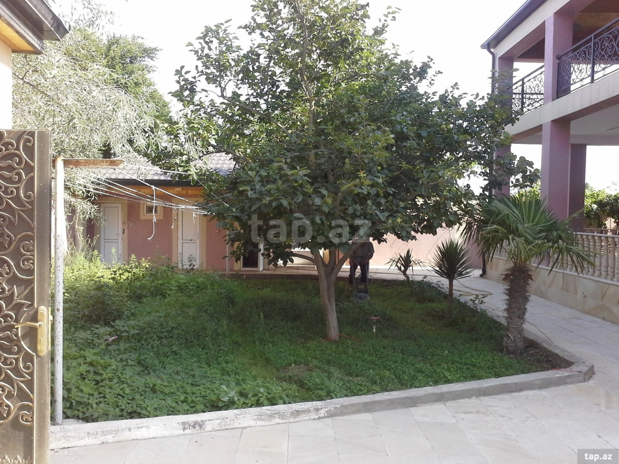 Satılır 6 otaqlı həyət evi