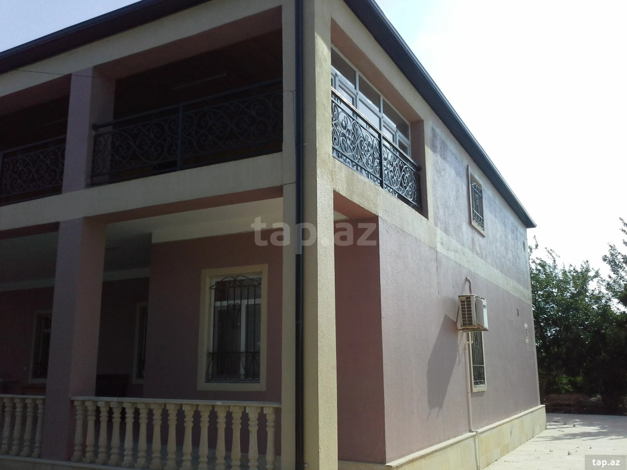 Satılır 6 otaqlı həyət evi