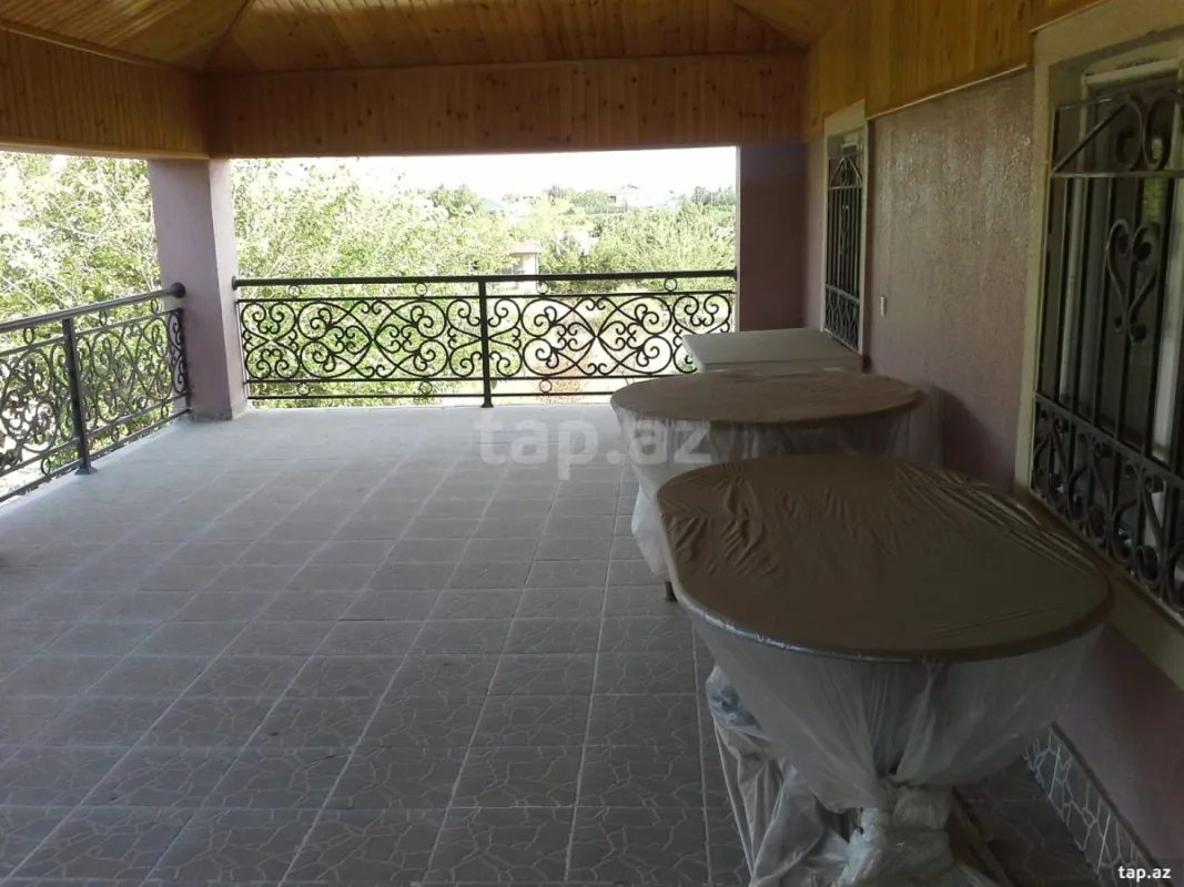 Satılır 6 otaqlı həyət evi