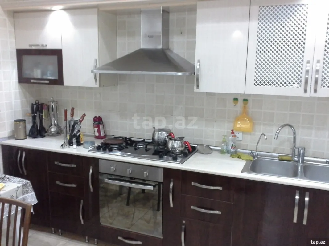 Satılır 6 otaqlı həyət evi