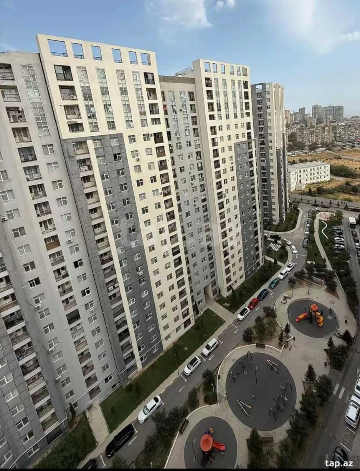 Satılır 4 otaqlı mənzil 153 m²