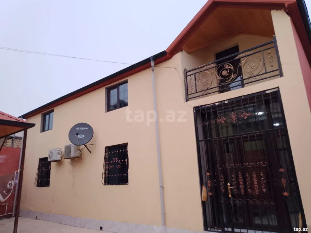 Satılır 8 otaqlı həyət evi