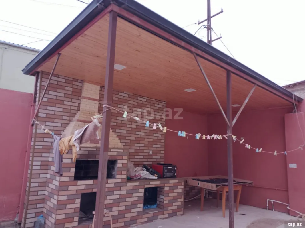 Satılır 8 otaqlı həyət evi