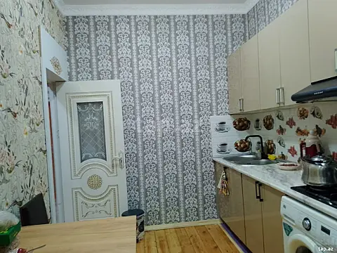 Satılır 8 otaqlı həyət evi