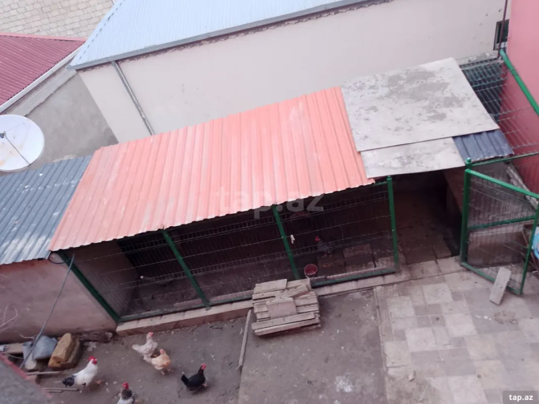 Satılır 8 otaqlı həyət evi