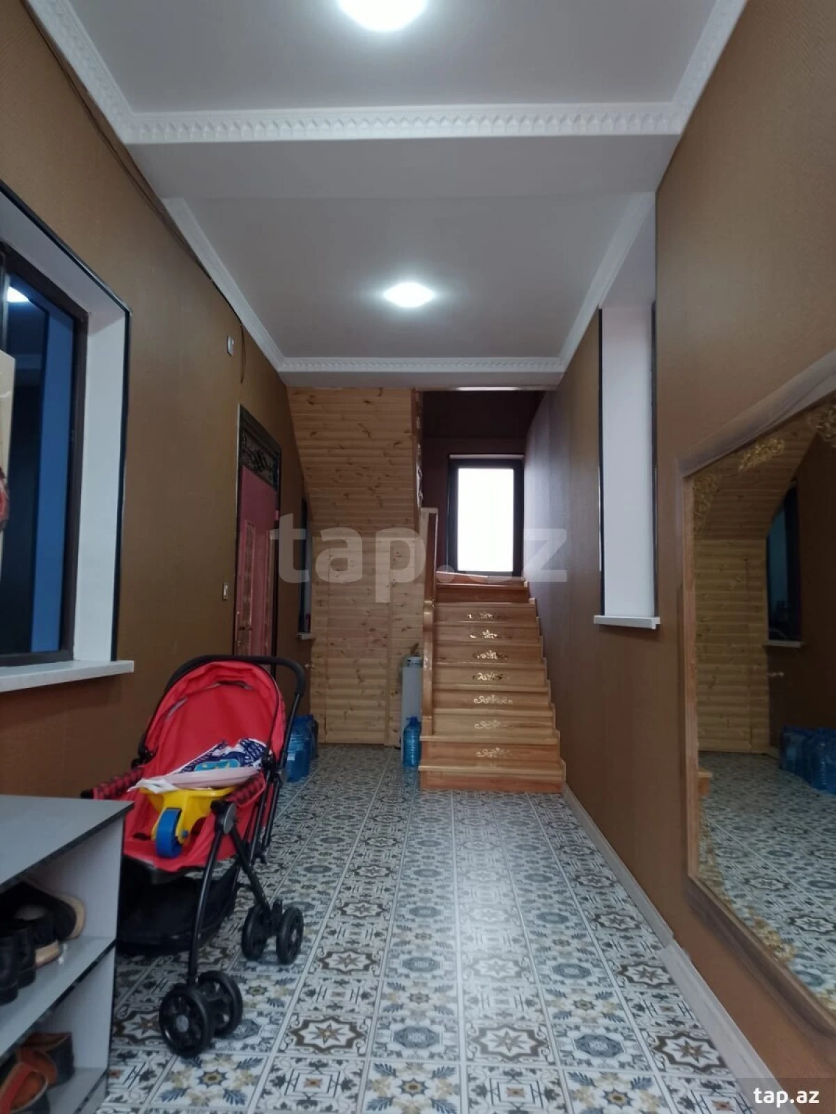 Satılır 8 otaqlı həyət evi