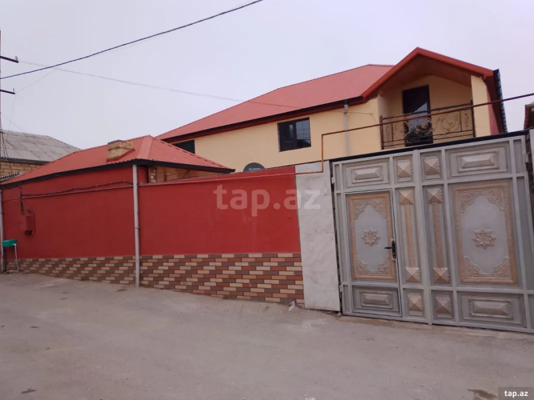 Satılır 8 otaqlı həyət evi