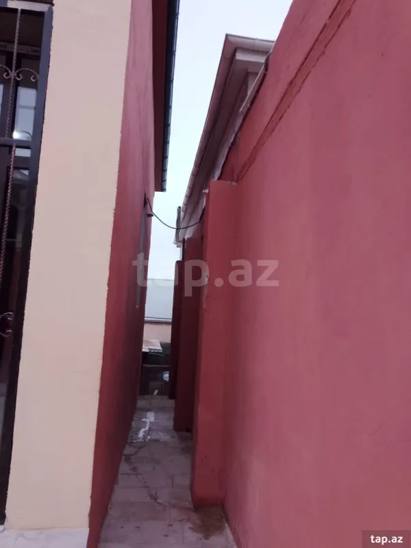 Satılır 8 otaqlı həyət evi