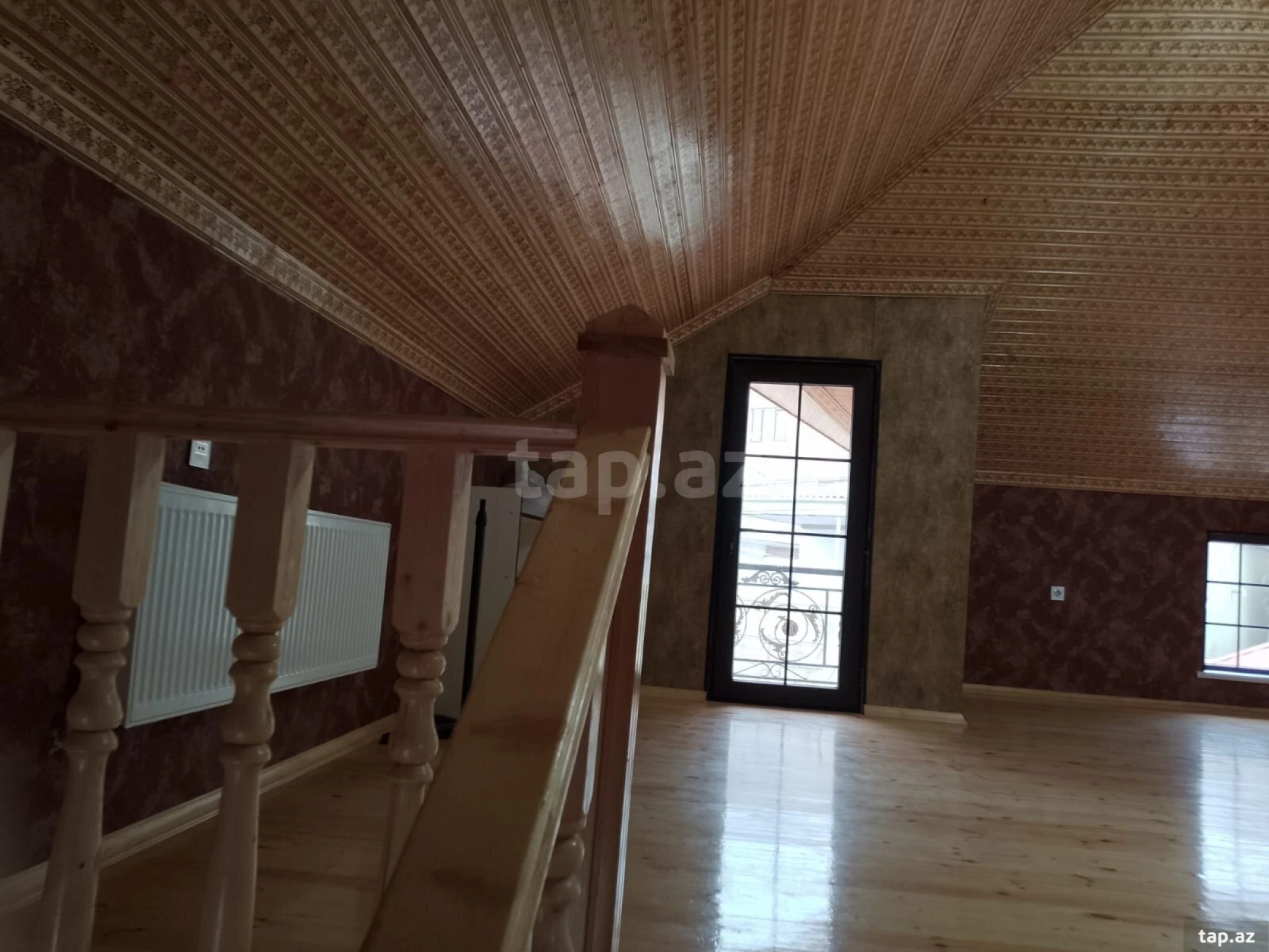 Satılır 8 otaqlı həyət evi