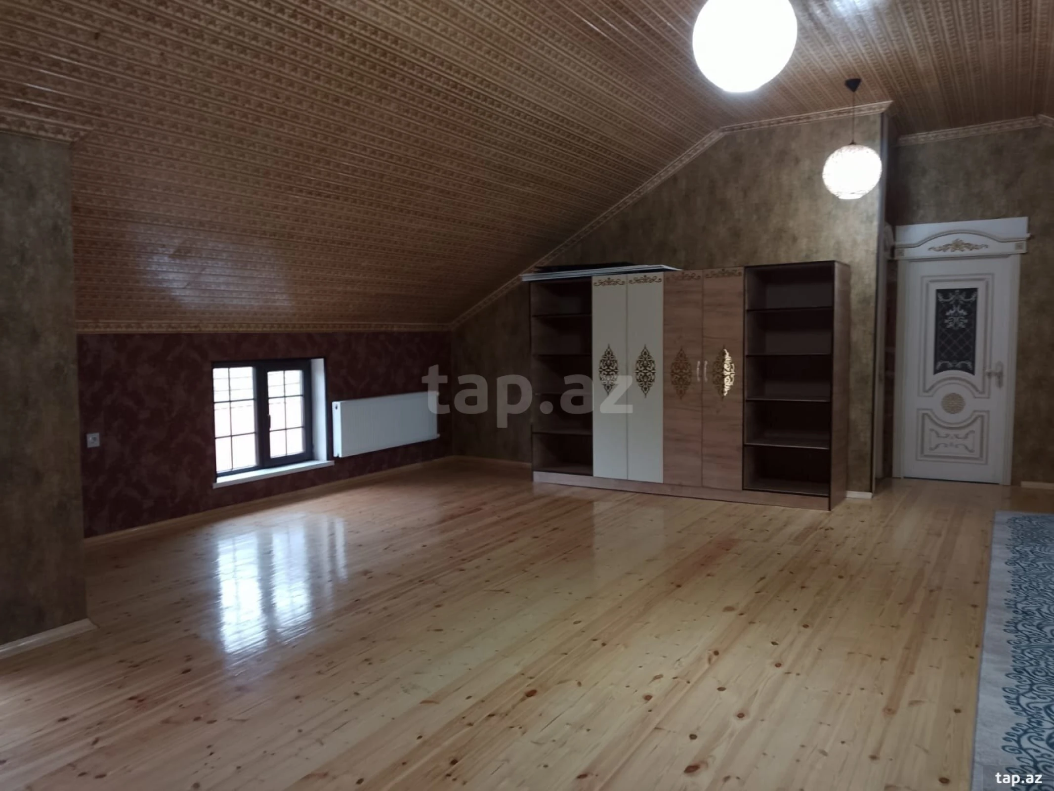 Satılır 8 otaqlı həyət evi