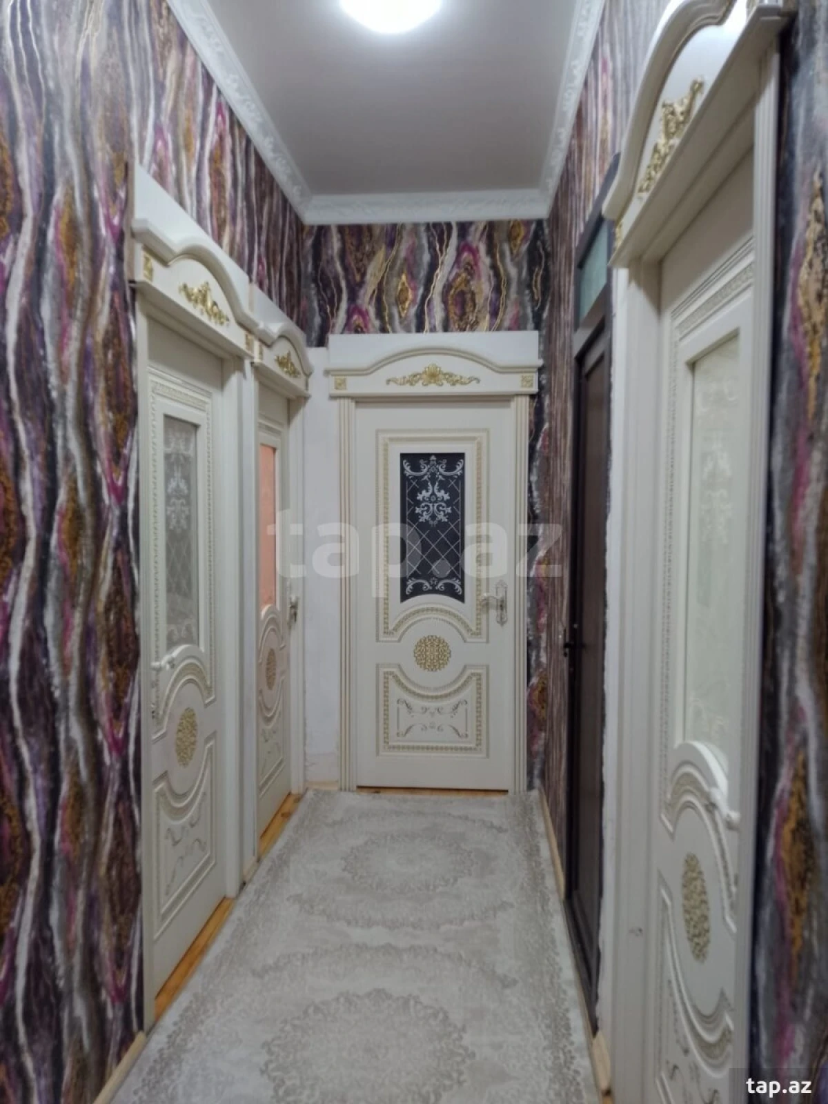 Satılır 8 otaqlı həyət evi