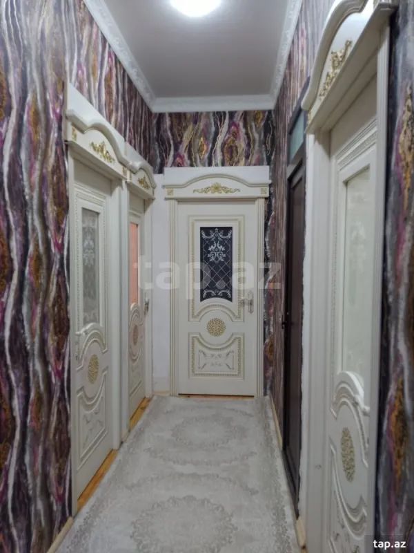 Satılır 8 otaqlı həyət evi