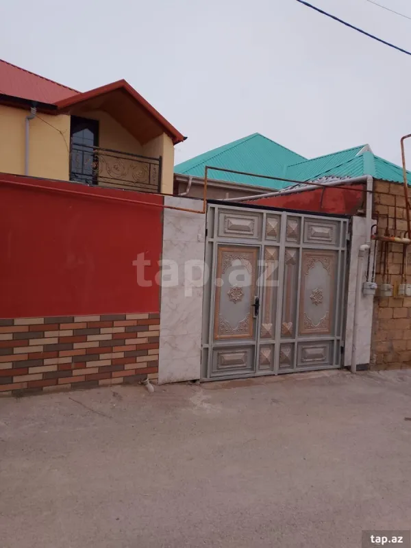 Satılır 8 otaqlı həyət evi