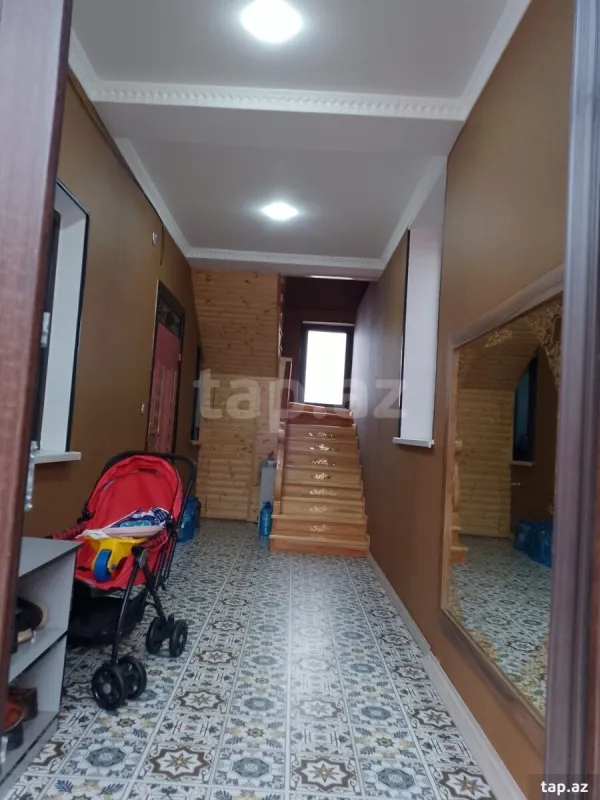 Satılır 8 otaqlı həyət evi