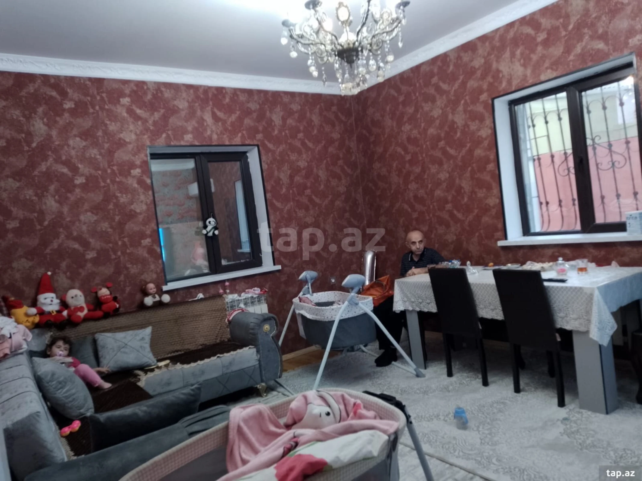 Satılır 8 otaqlı həyət evi