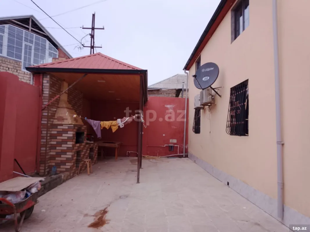 Satılır 8 otaqlı həyət evi