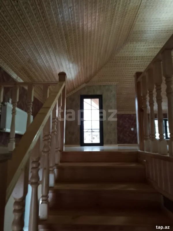 Satılır 8 otaqlı həyət evi